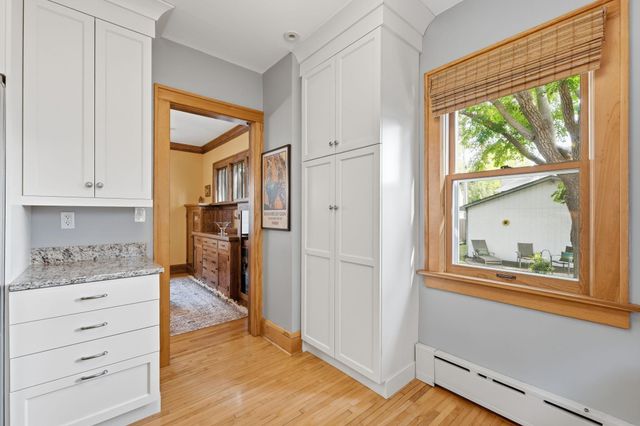 2166 Palace Avenue, Saint Paul, MN 55105