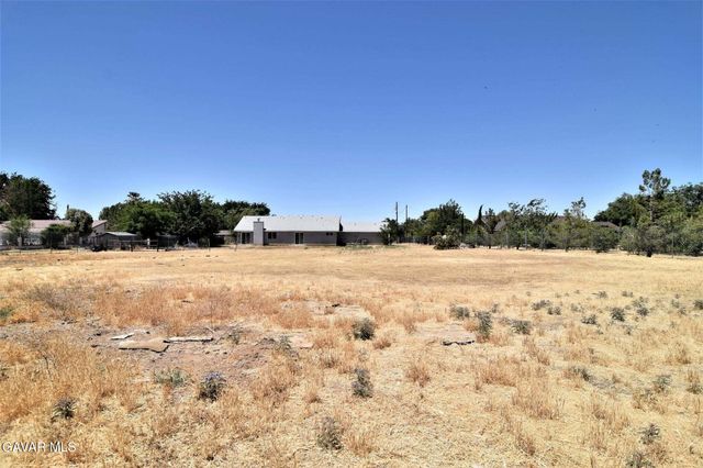 9734 S Avenue S-8, Littlerock, CA 93543
