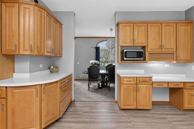 2121 Burnham Court, Algonquin, IL 60102