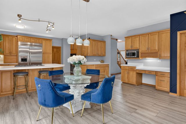 2121 Burnham Court, Algonquin, IL 60102