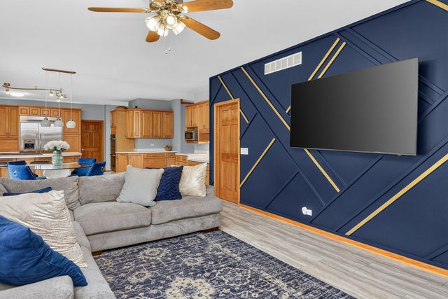 2121 Burnham Court, Algonquin, IL 60102