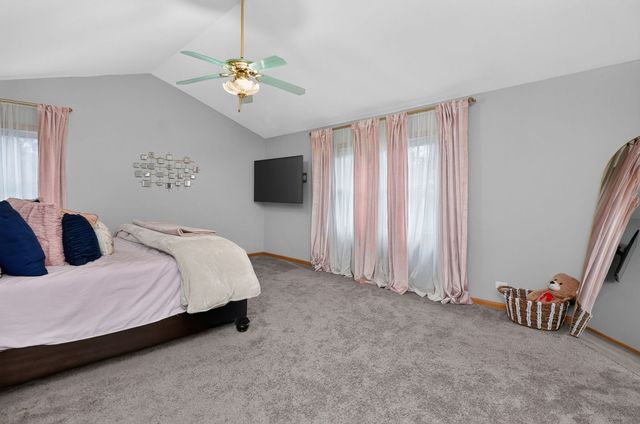 2121 Burnham Court, Algonquin, IL 60102