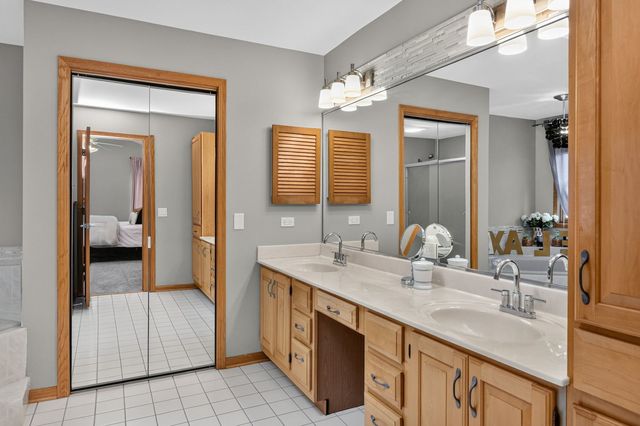 2121 Burnham Court, Algonquin, IL 60102