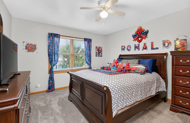 2121 Burnham Court, Algonquin, IL 60102