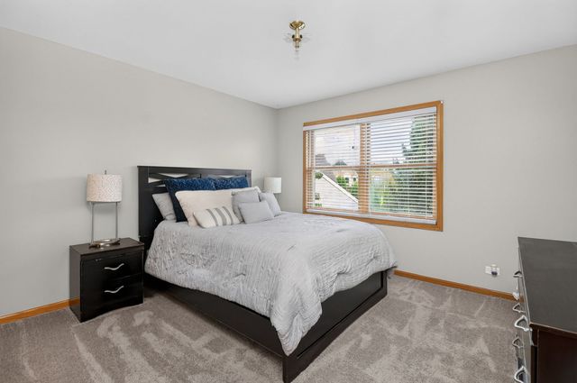 2121 Burnham Court, Algonquin, IL 60102