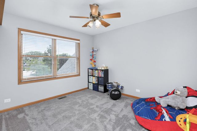 2121 Burnham Court, Algonquin, IL 60102