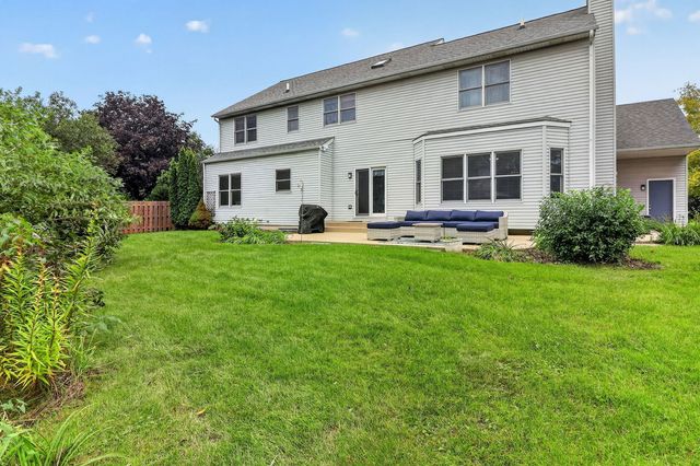 2121 Burnham Court, Algonquin, IL 60102
