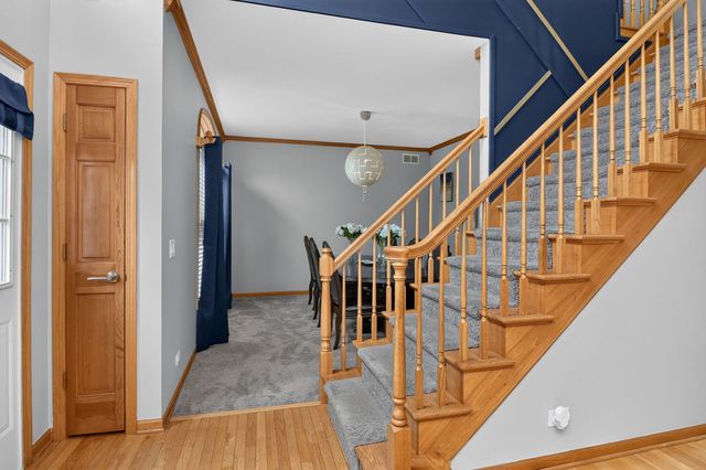 2121 Burnham Court, Algonquin, IL 60102
