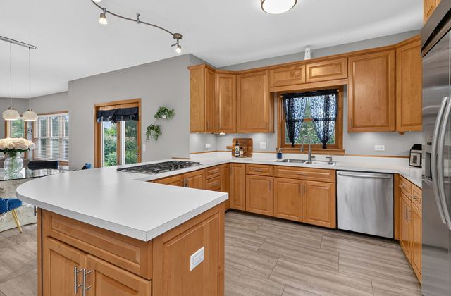 2121 Burnham Court, Algonquin, IL 60102