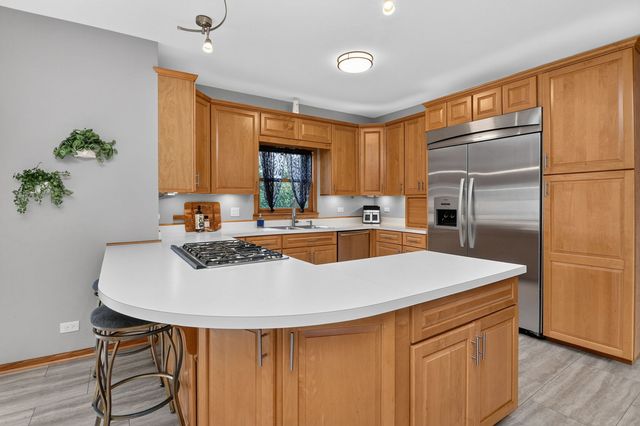 2121 Burnham Court, Algonquin, IL 60102