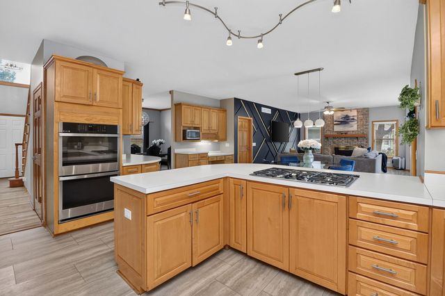 2121 Burnham Court, Algonquin, IL 60102