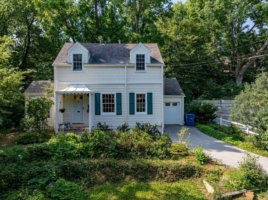 3304 Saint Johns Road, Des Moines, IA 50312