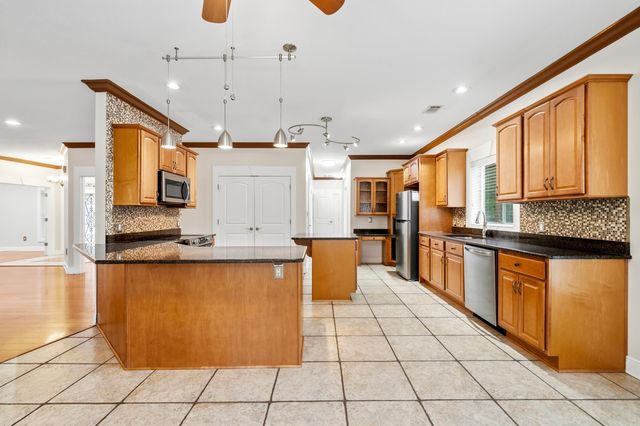 2 Alteza Drive, Hot Springs Village, AR 71909