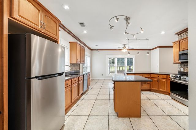 2 Alteza Drive, Hot Springs Village, AR 71909