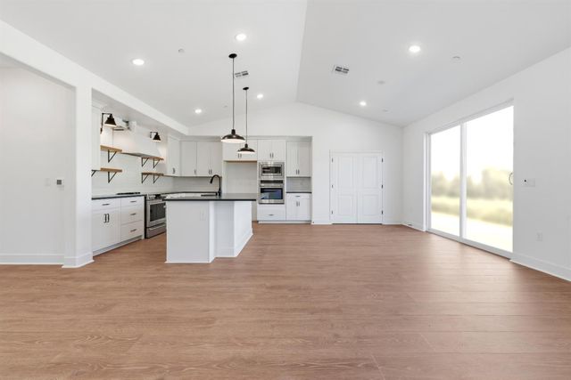 8105 Cottonwood Drive, Friant, CA 93626