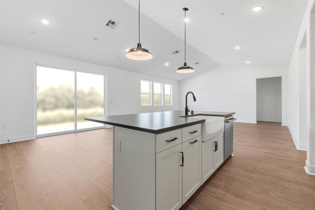 8105 Cottonwood Drive, Friant, CA 93626