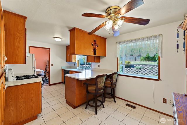 10210 63rd Avenue Ct E, Puyallup, WA 98373