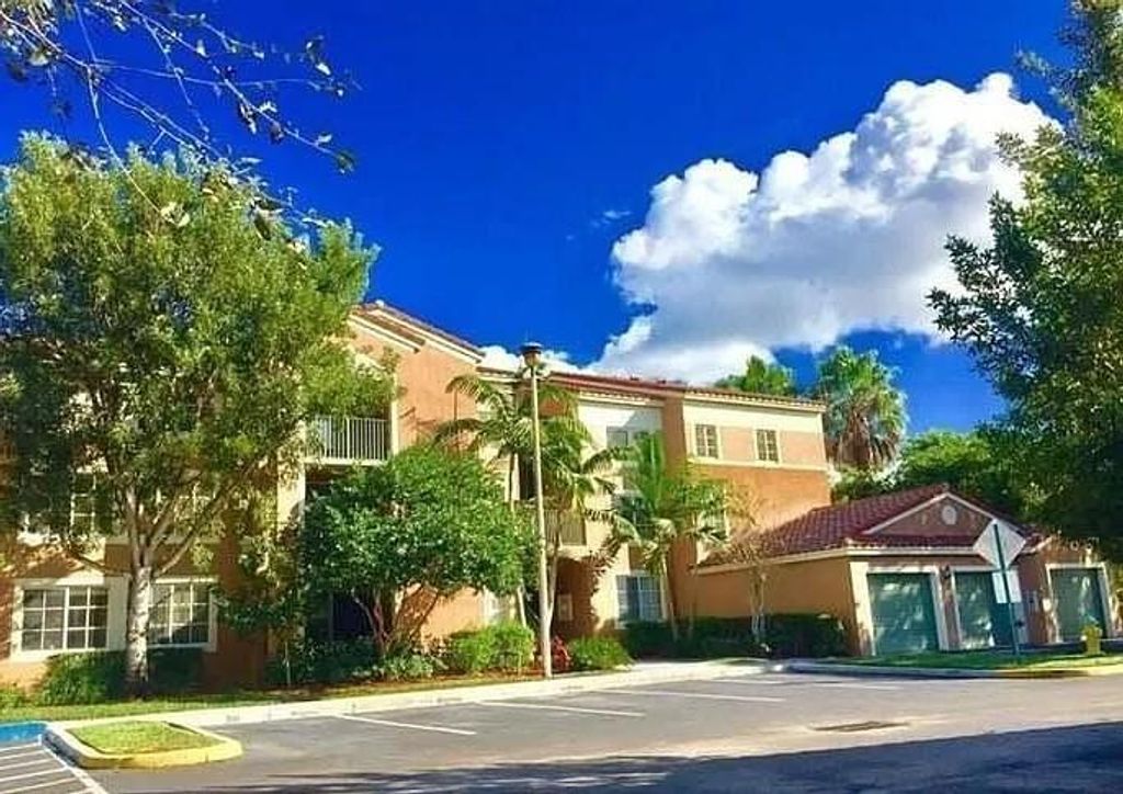 4820 N State Road 7 10105, Pompano Beach, FL 33073