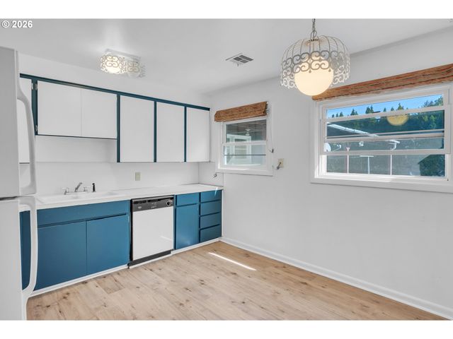 8000 N WOOLSEY Ave, Portland, OR 97203
