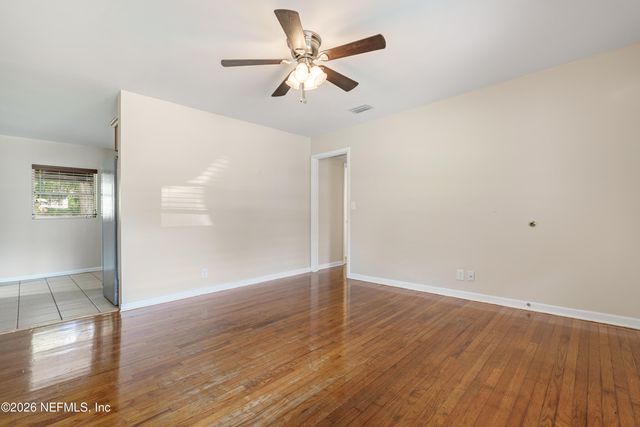 1329 HOLLYHOCK Circle, Jacksonville, FL 32211