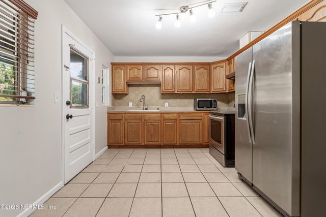 1329 HOLLYHOCK Circle, Jacksonville, FL 32211