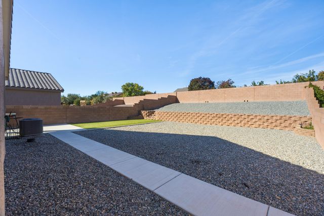 1772 Valle Vista Road NW, Los Lunas, NM 87031