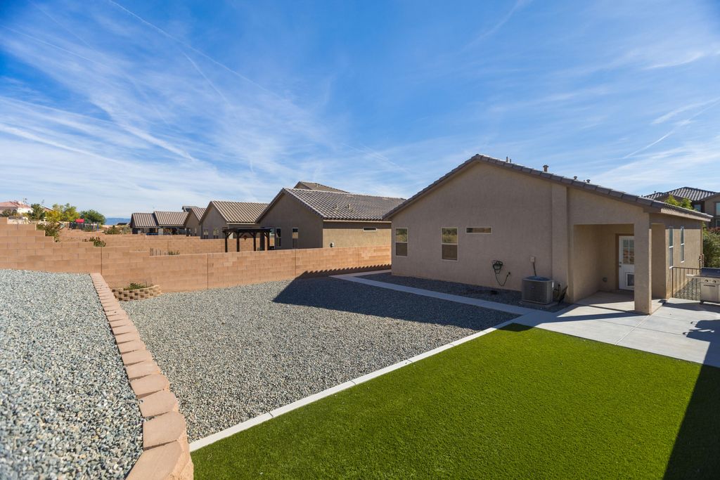 1772 Valle Vista Road NW, Los Lunas, NM 87031