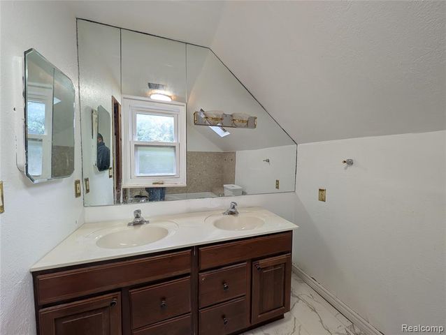 17 Oriley Street, Pontiac, MI 48342