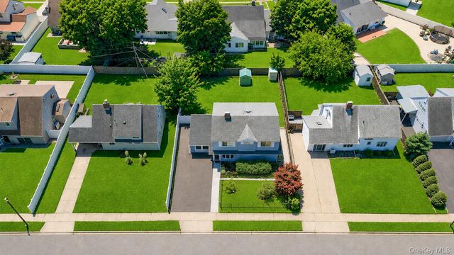 40 Blueberry Lane, Hicksville, NY 11801