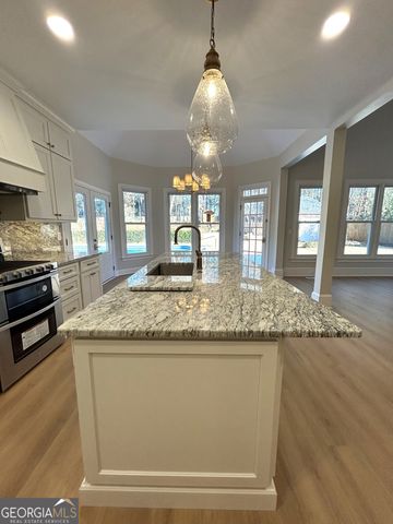 114 Red Oak Trail, Lagrange, GA 30240