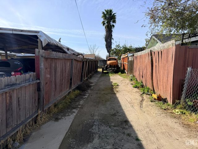 1055 Park Lane, Shafter, CA 93263