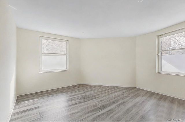 100 Great Neck Road 4D, Great Neck, NY 11021