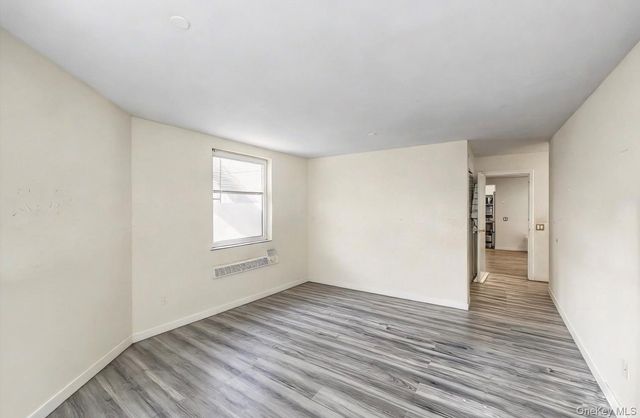 100 Great Neck Road 4D, Great Neck, NY 11021