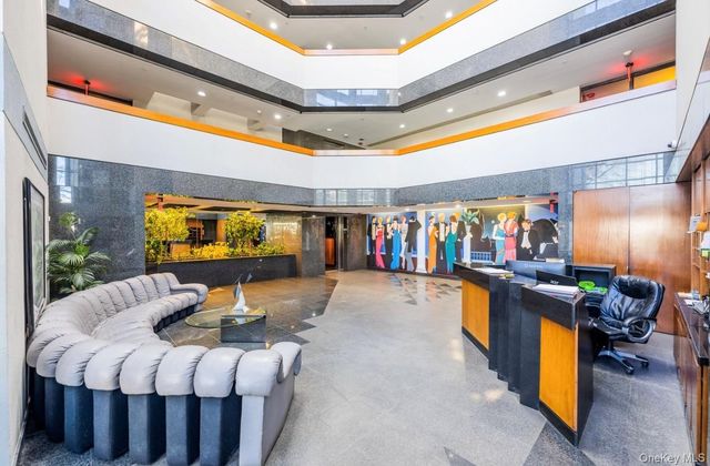 100 Great Neck Road 4D, Great Neck, NY 11021