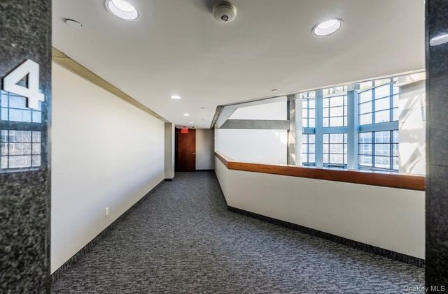 100 Great Neck Road 4D, Great Neck, NY 11021