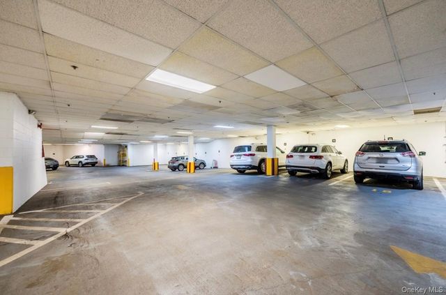 100 Great Neck Road 4D, Great Neck, NY 11021