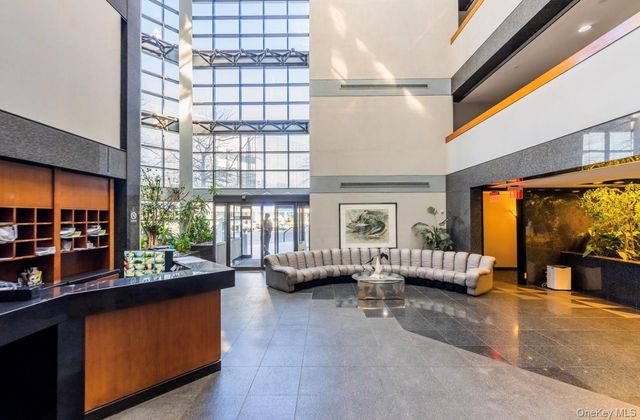 100 Great Neck Road 4D, Great Neck, NY 11021