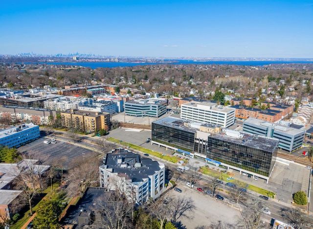 100 Great Neck Road 4D, Great Neck, NY 11021