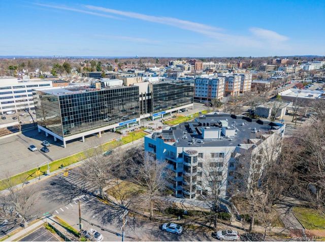 100 Great Neck Road 4D, Great Neck, NY 11021