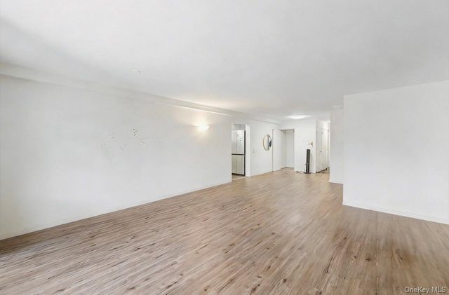 100 Great Neck Road 4D, Great Neck, NY 11021