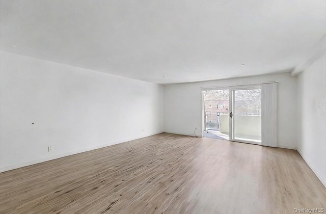 100 Great Neck Road 4D, Great Neck, NY 11021