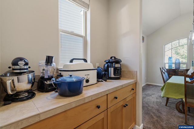 2516 Laura Vista Dr NW, Albany, OR 97321