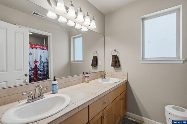 2516 Laura Vista Dr NW, Albany, OR 97321