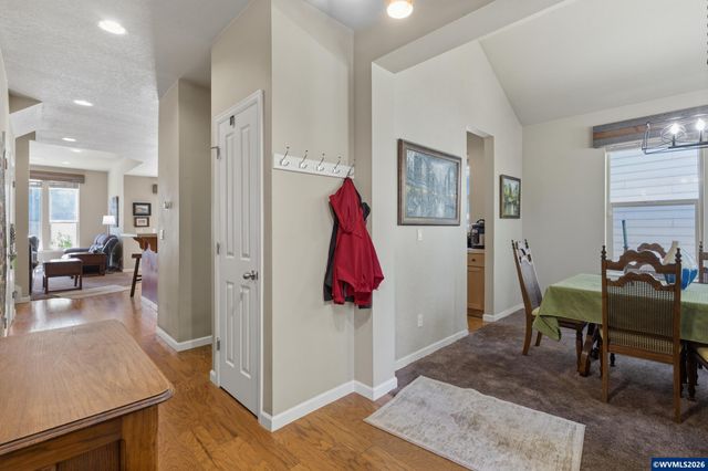 2516 Laura Vista Dr NW, Albany, OR 97321