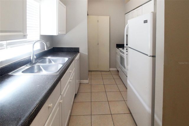 864 HAND AVE, Sarasota, FL 34232