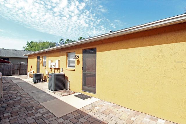 864 HAND AVE, Sarasota, FL 34232