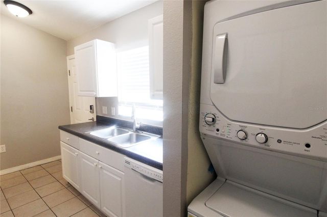 864 HAND AVE, Sarasota, FL 34232