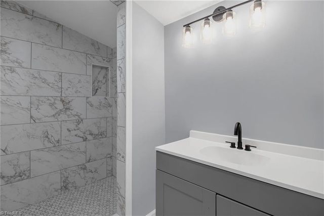 1132 W Green Street, Thomasville, NC 27360