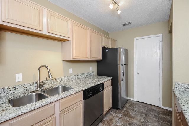 7001 Avington Way, Fort Worth, TX 76133