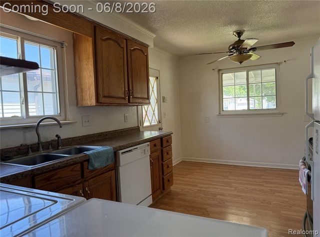 4810 Campbell Street, Dearborn Heights, MI 48125